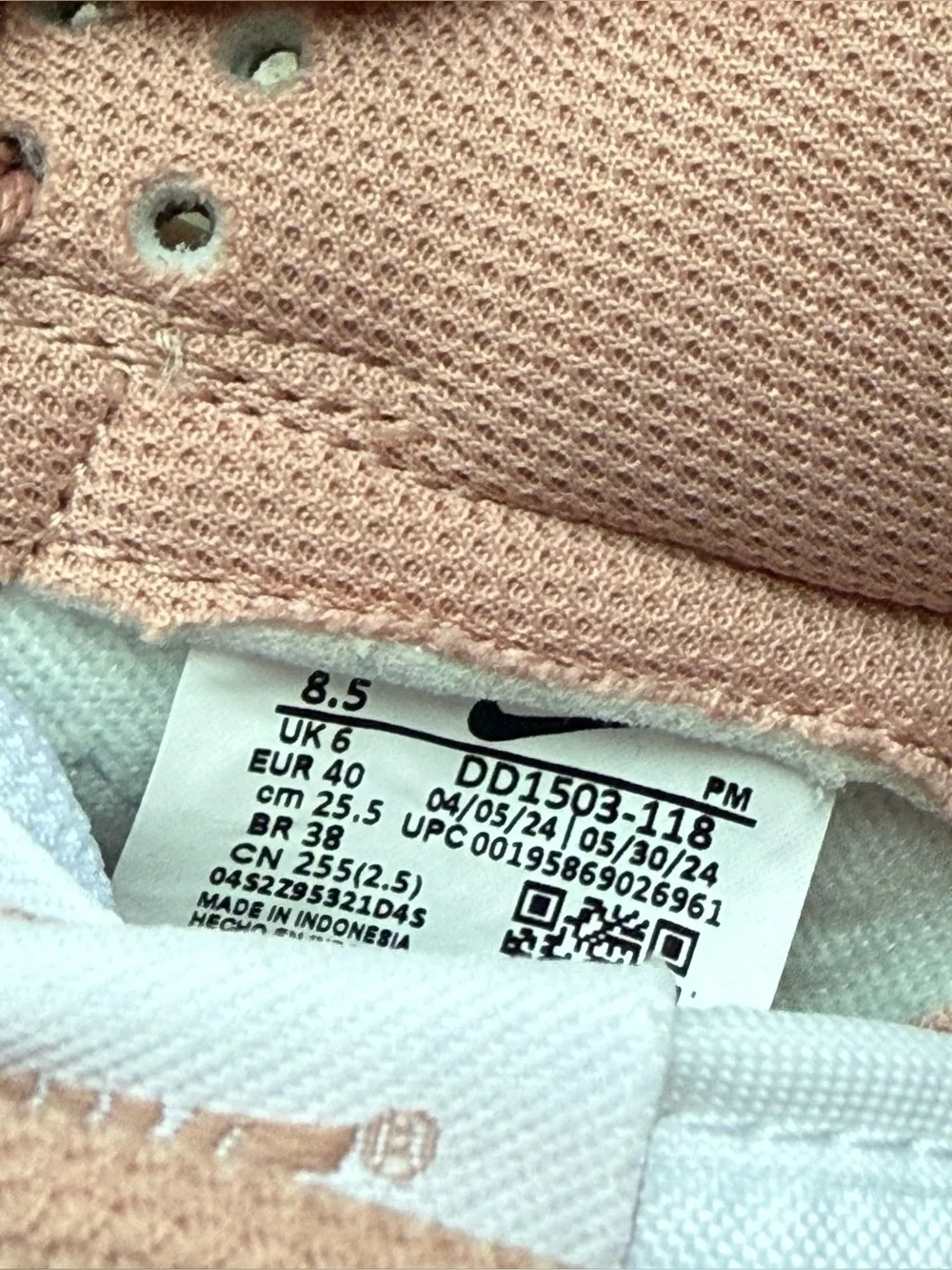 Nike Women’s dunk low Sneakers - 8.5 - Picture 6 of 7